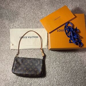 Louis Vuitton Pochette Accessoires